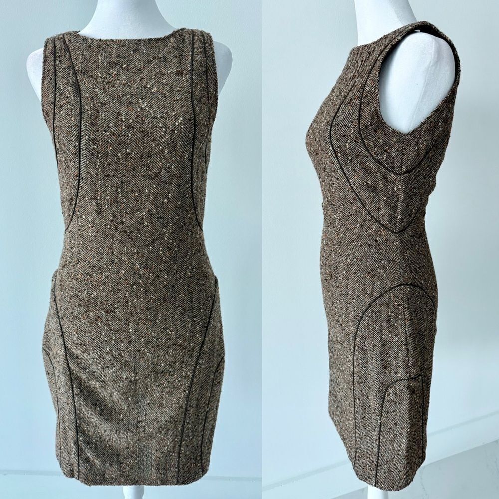 Excellent Vintage Valentino Wool Tweed Mini Dress Piping Accent Fashion Week ‘04
